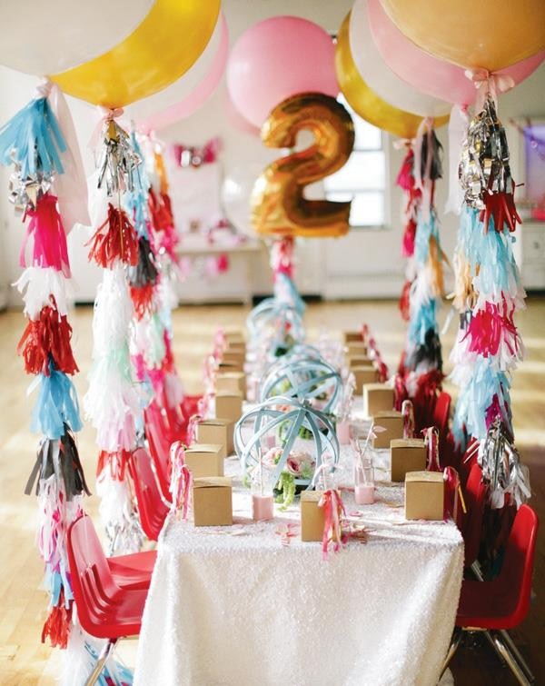 cool table decoration for a kids birthday party decoration