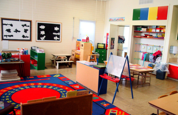 kindergarten interiors red teppcih