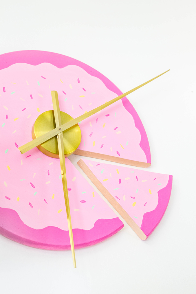 DIY Sliced Cake Wall Clock | dreamgreendiy.com