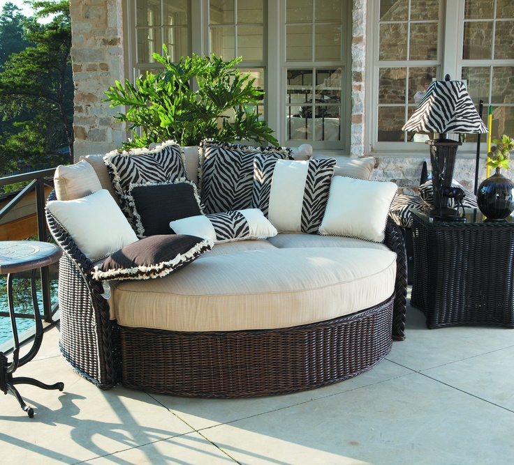Rattan porch bed in round