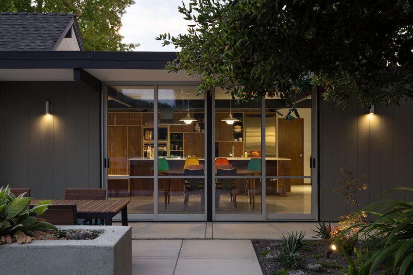 Renewed Classic Eichler by Klopf Architecture (24)