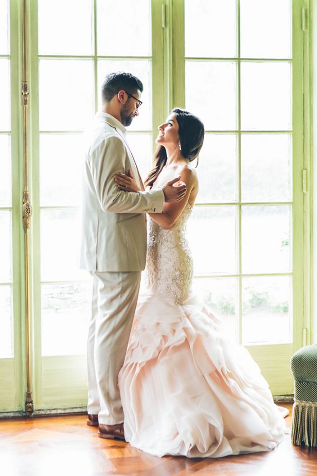 new-york-traditional-elegant-twist-floral-wedding-inspiration-blush-gown12