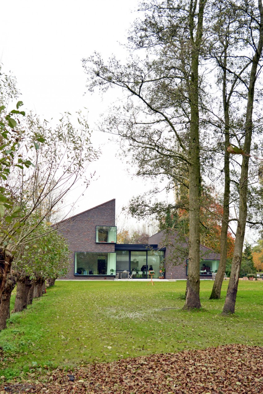 A Luminous House Surrounded by Huge Green in Aalter, Belgium