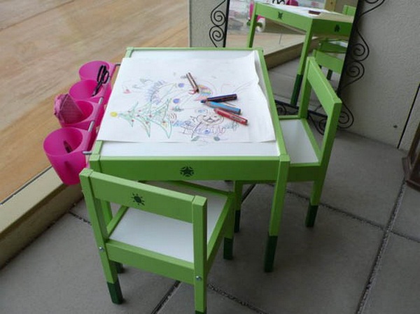 Tiny artist table for children, DIY children’s furniture