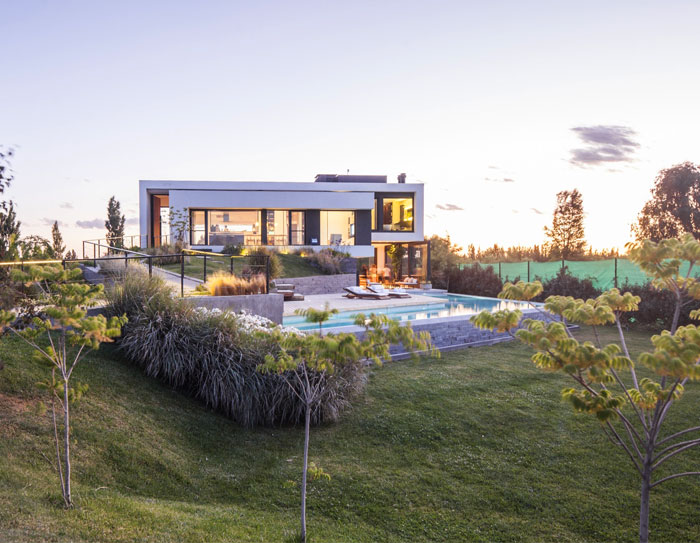 modern-home-situated-patagonia-argentina-13