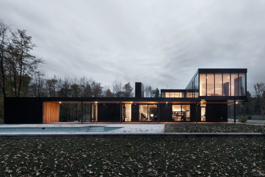 Les architectes FABG Layout a Bi-Generational Family members Cottage in Sutton, Canada