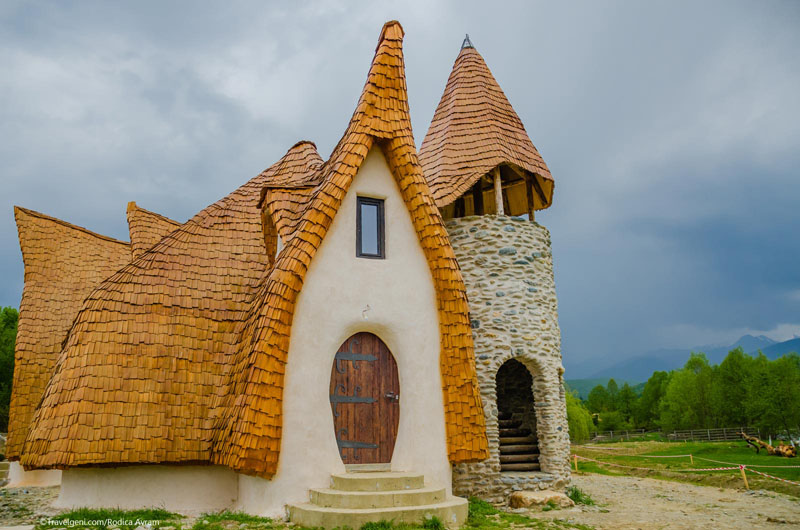100% Organic with No Modern Finishes: Amazing Eco friendly Lodge in Romania DesignRulz.com