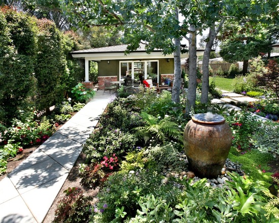 sixteen Landscaping Backyard Fountain Layout Ideas