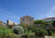 Par-do Encases a New Property in Outdated Walls in Viana do Castelo, Portugal