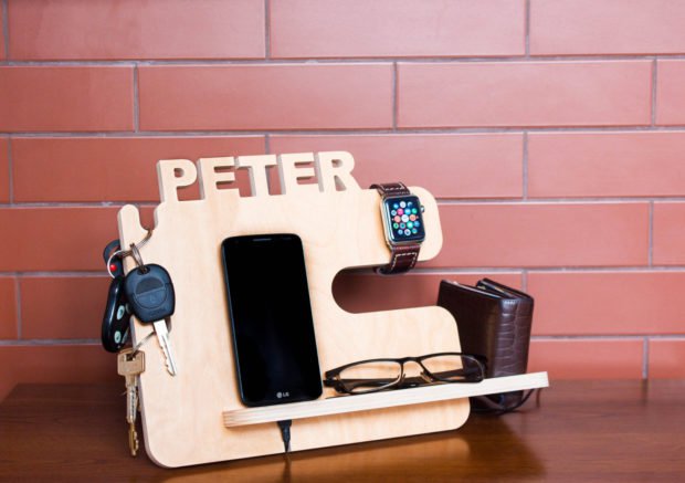 17 Inventive Handmade Dock And Stand Designs For Your Electronics