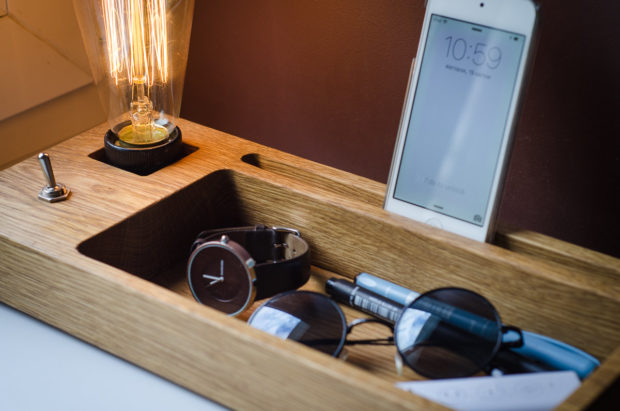 17 Inventive Handmade Dock And Stand Designs For Your Electronics