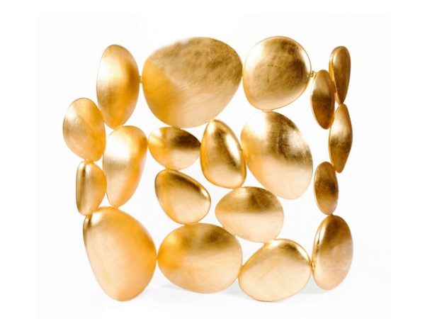 The most stylish accessories to a bold living room Stylish Accessories to a Bold Living Room The Most Stylish Accessories to a Bold Living Room Room Decor Ideas The Most Stylish Accessories to a Bold Living Room Luxury Interior Design Luxury Homes Gold Screen by Boca do Lobo