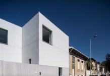 A Pure White House in Matosinhos, Portugal