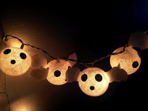 15 Frightening Halloween Lights Designs That Will Create An Eerie Ambiance
