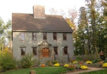 Early American Colonial interiors that we could still reside in nowadays