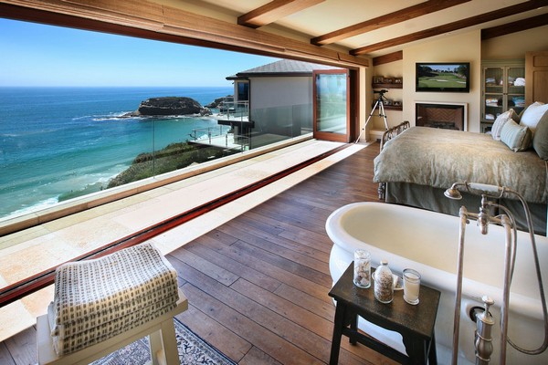 21-bedroom-interior-design-with-ocean-sea-view-panoramic-windows-bed-bathtub