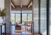 Specht Architects orients recessed New Mexico house towards desert vistas