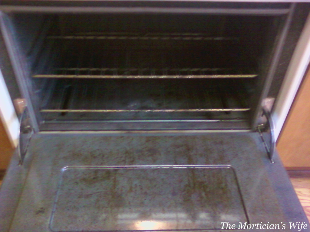 lean Your Oven With Baking Soda, Water And Peroxide