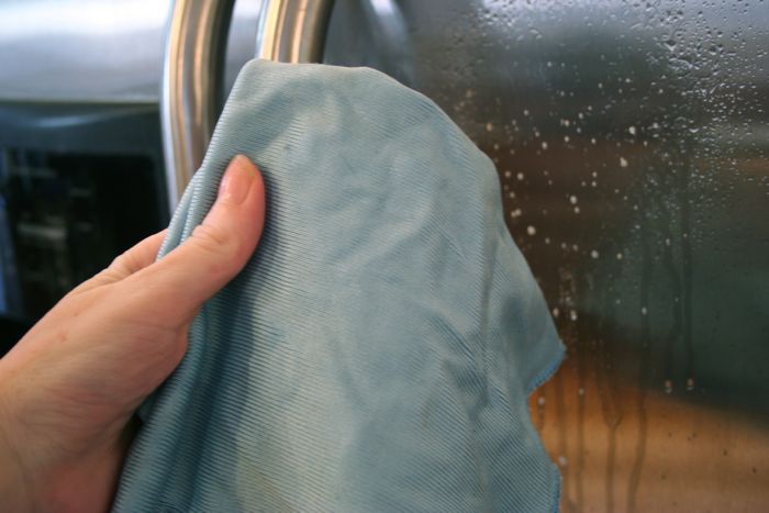 Clean Your Stainless Steel Appliances With Dish Soap And White Vinegar