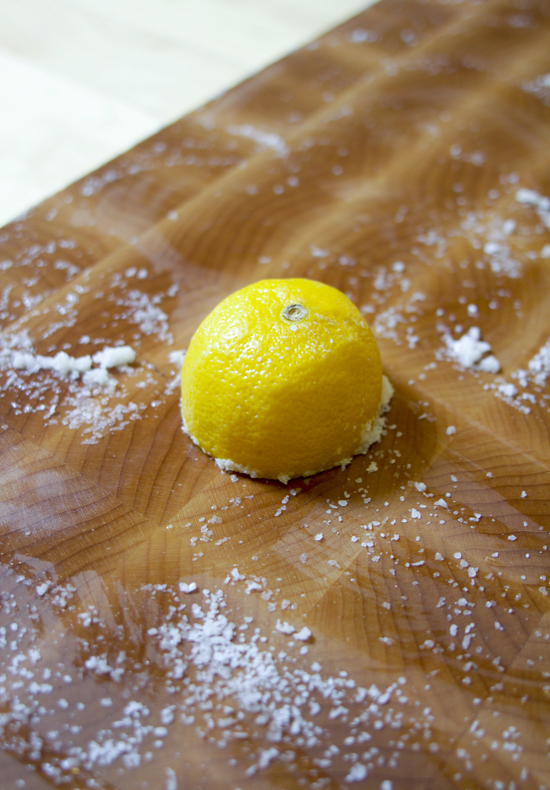 Clean Your Wooden Cutting Boards With Lemon And Salt