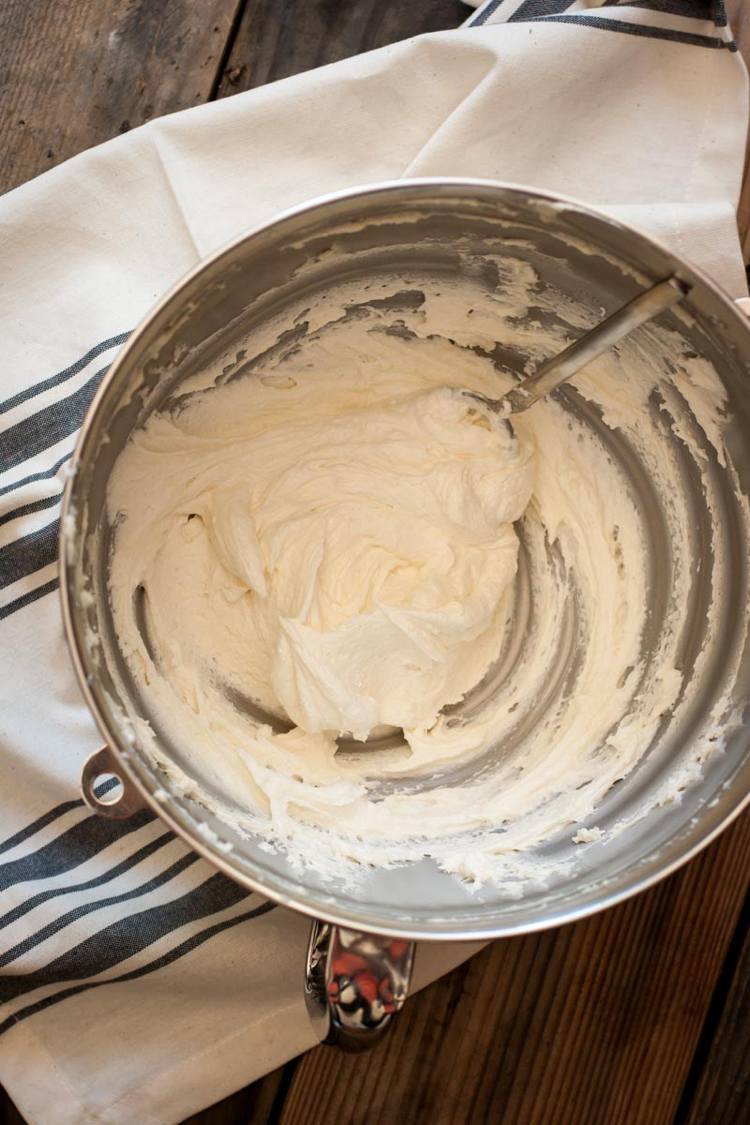 Oreo-cake-making-recipe-cream-preparing-delicious