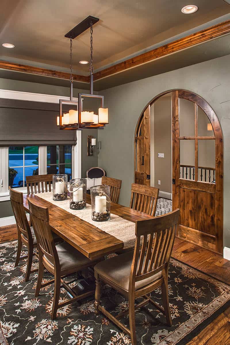 33 Dining Room Interiors with Tables Setups that will Enhance your Property
