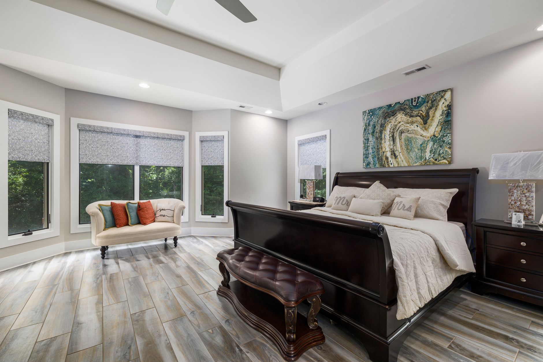 Sophisticated modern bedroom featuring luxurious furnishings