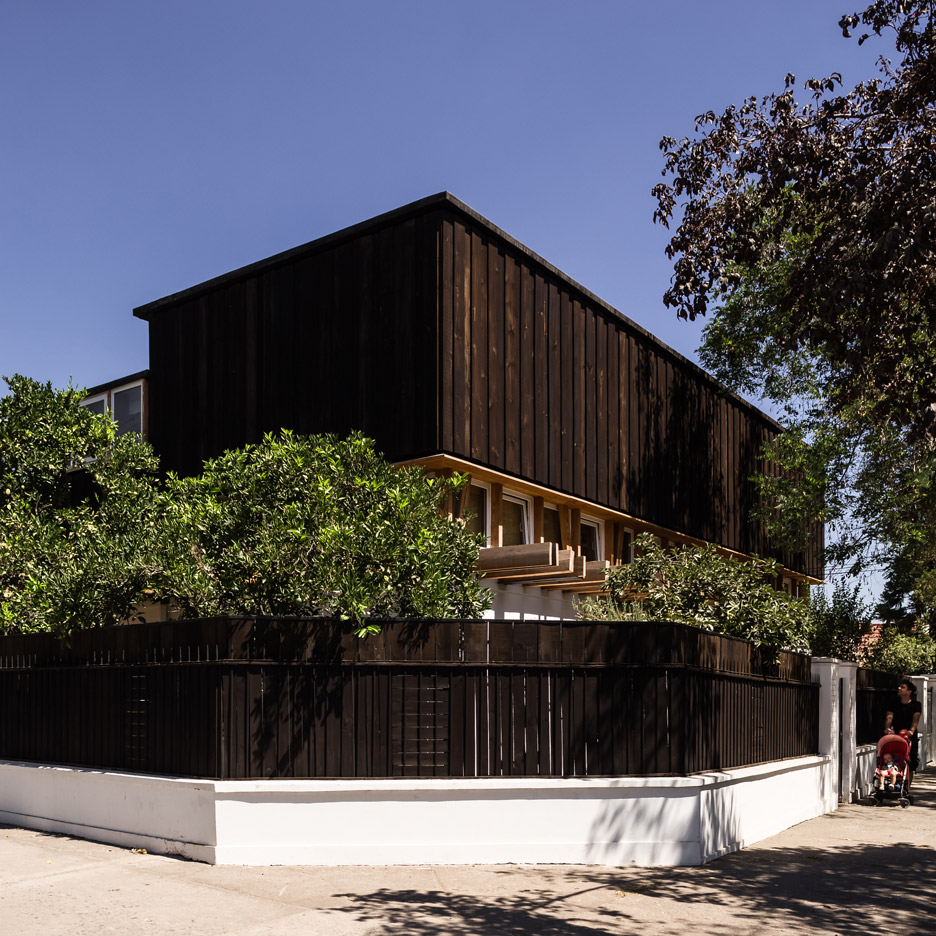 DX Arquitectos Extends Yoga Teacher’s House With A Blackened Timber Studio On Top