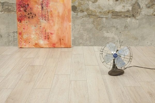 Floor With Authentic-looking Porcelain Stoneware Tiles In Wood Look