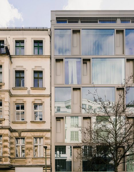 Zanderroth Architekten Designs Cb19 Apartments Without Internal Walls To Create Flexible Layouts