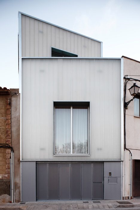 Rue Space’s Casa #20 Features A Four-tiered Facade Of Translucent Glass