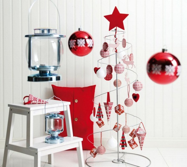 Christmas Decorations In Red For A Romantic Atmosphere