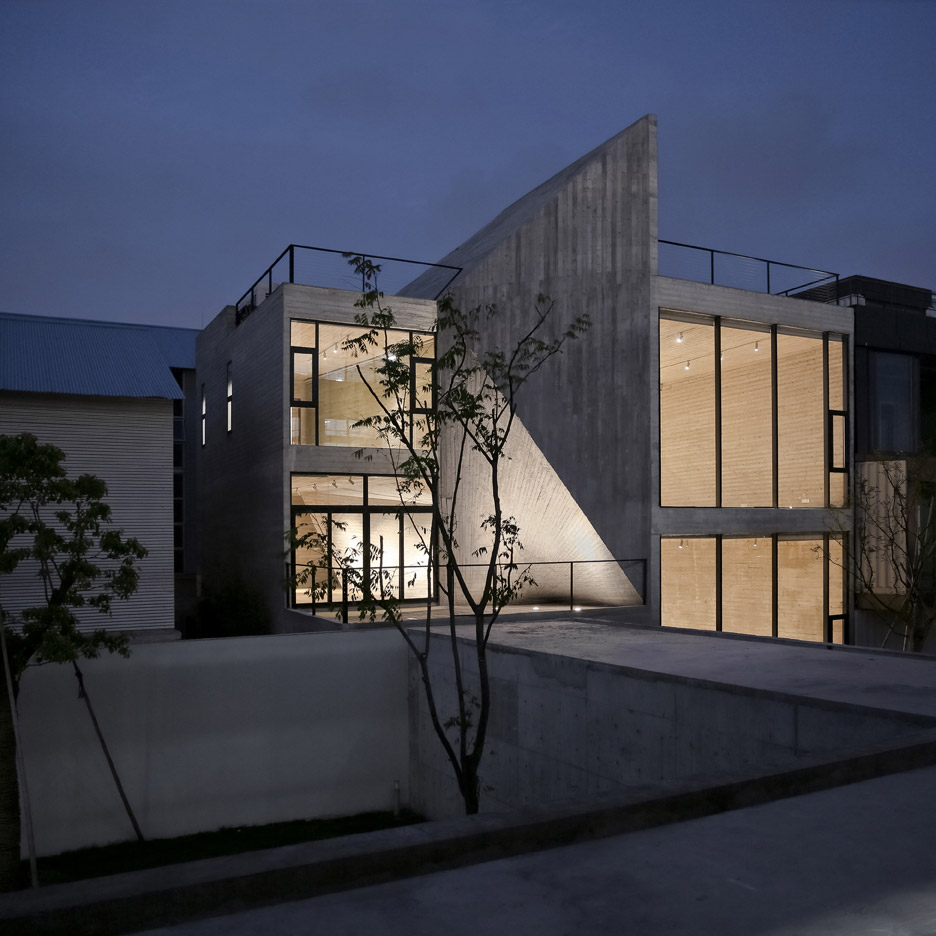 Archi-Union Architects Completes Shanghai Arts Space With Sweeping Concrete Walls