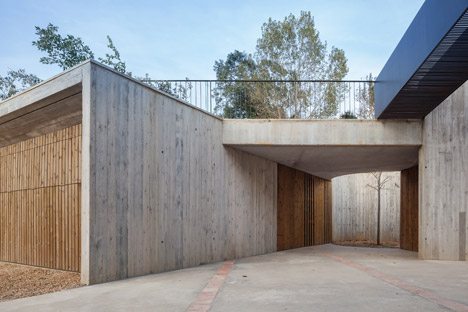 Arnau Vergés Builds Concrete Outbuilding For 17th-century Spanish Farmhouse