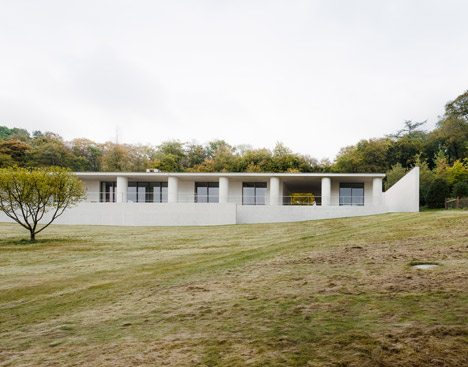 David Chipperfield’s Fayland House Conceived As A “large Earthwork” In The English Countryside