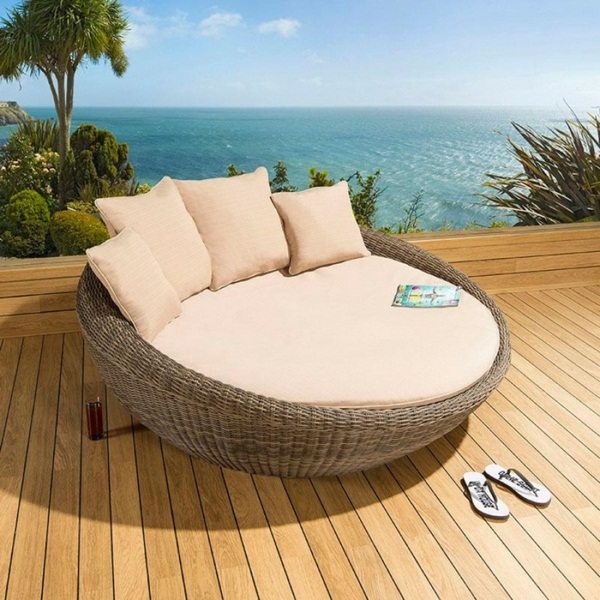 Rattan Lounger For The Garden Or The Swimming Pool?
