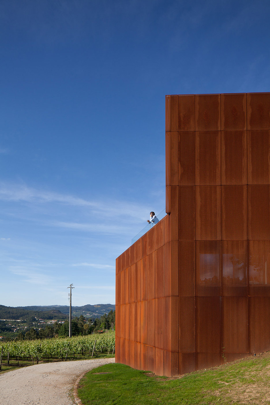 FCC Arquitectura And Paulo Lobo Transform Old Portuguese Wine Estate Into A Tourist Attraction