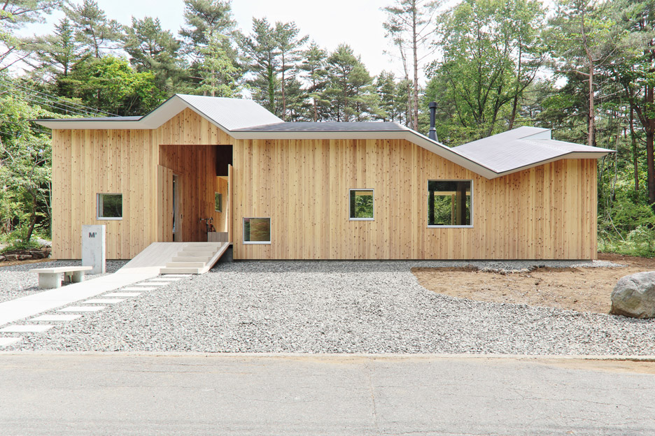 Angular Roof Helps Mount Fuji House By Hiroki Tominaga Atelier Shed Snow