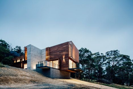 Invermay House By Moloney Architects Extends Out From A Rural Australian Hillside