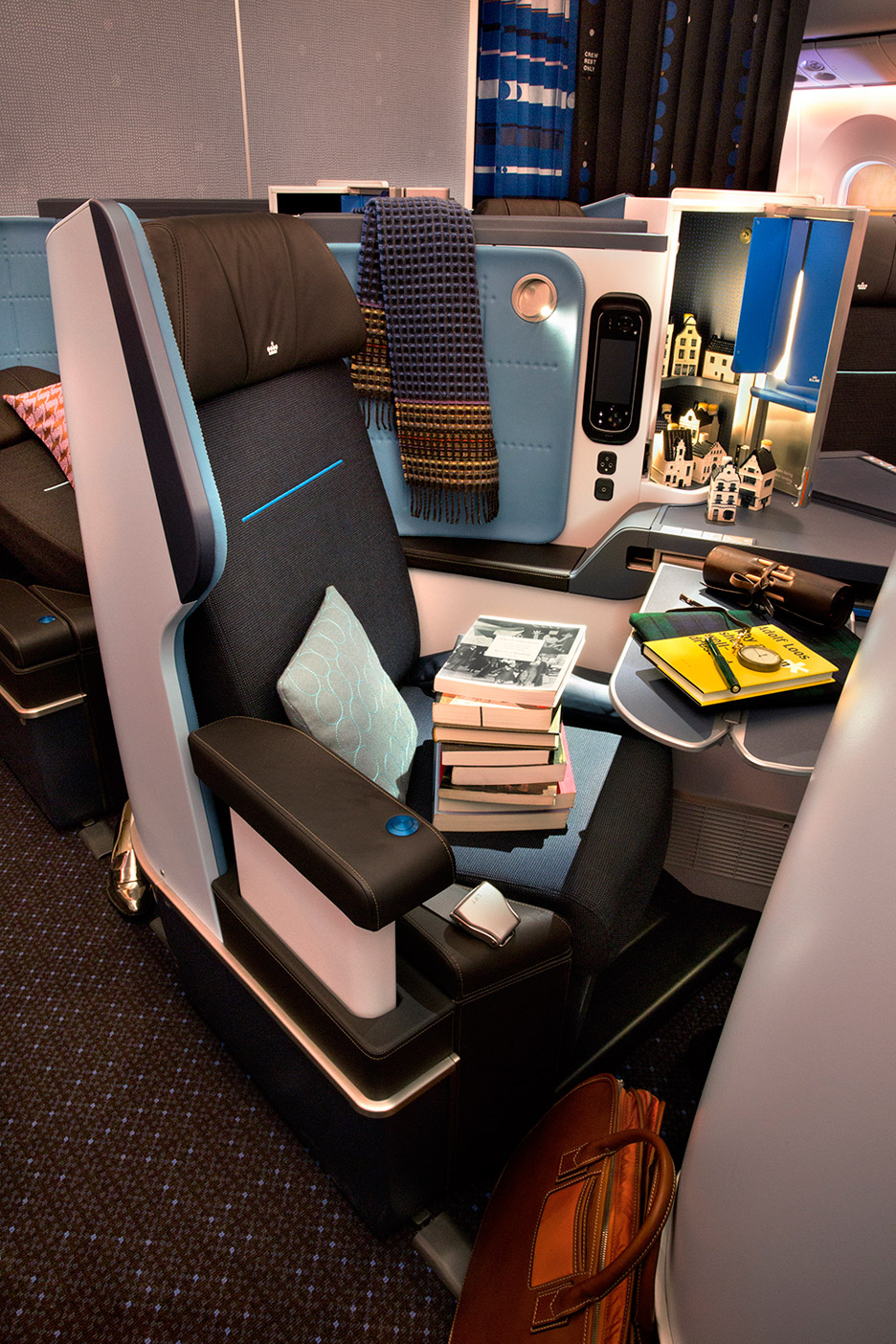 Hella Jongerius Designs “homelike” Cabin Interiors For KLM’s Boeing 787 Aircraft