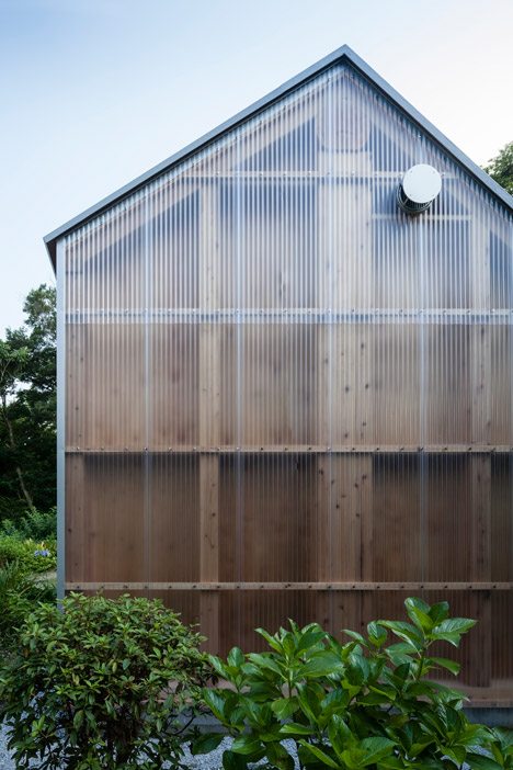 Photography Studio By FT Architects Features Corrugated Plastic Walls And A Faceted Roof