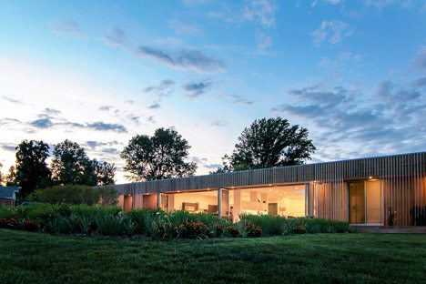 Office Mian Ye Wraps A Maryland Home In Wood Battens Made Of Knotty Cedar