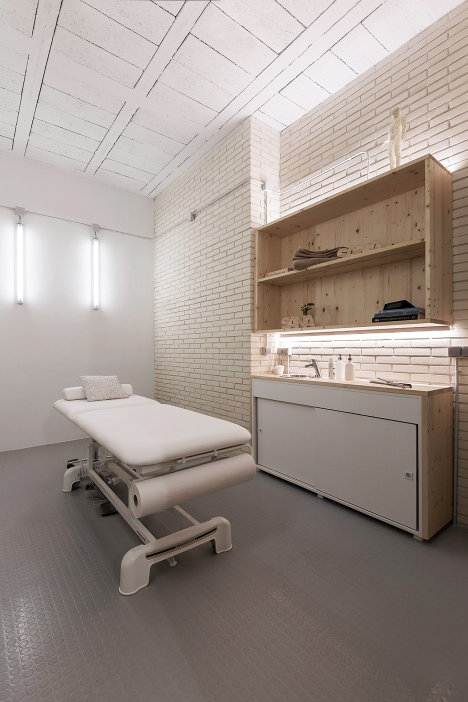 Nan Arquitectos Selects Pale Palette To Relax Visitors At SanaSana Physiotherapy Centre