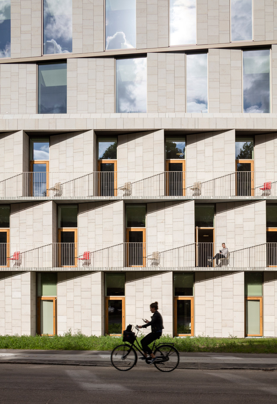 3XN Completes Copenhagen Hospital Building Featuring Slanted Stone Walls