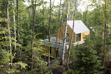 Y2H Reinterprets The Canadian Log Cabin For Lakeside Housing Development In Quebec