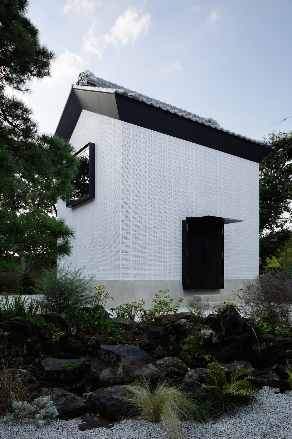 Earthquake-damaged Storehouse In Japan Transformed Into Living Space By Ryo Matsui
