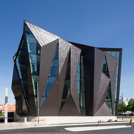 Metal And Glass Facets Surround World Maritime University’s New Harbourside Home