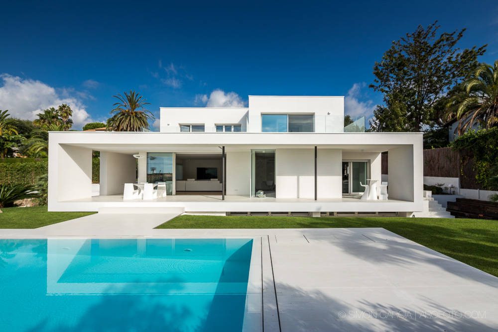 Bright, White and Modern Home on the Mediterranean