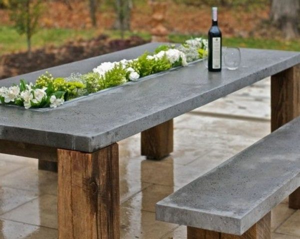 Concrete Table? An Original Establishment Idea!